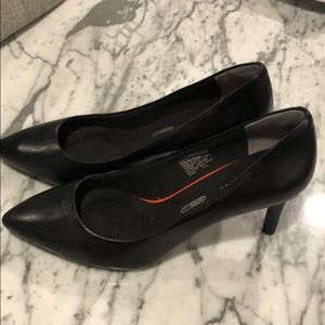 Rockport total motion 75mm pointy pump heel